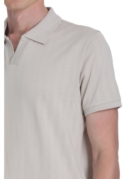 Ekru Regular Fit Apaş Yaka Pamuklu Tişört fırsatları