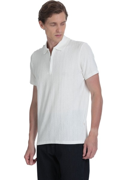Beyaz Regular Fit Fermuarlı Polo Yaka Tişört modelleri