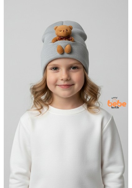 Peluş Ayıcık Detaylı Kız Çocuk Triko Bere – Yumuşak Triko Kışlık Şapka | Pamuklu Örgü Beanie Modeli