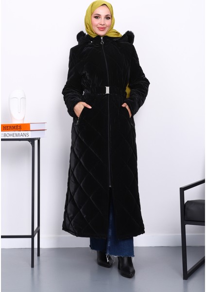Siyah Kapüşonlu Kapitone Uzun Şişme Mont
