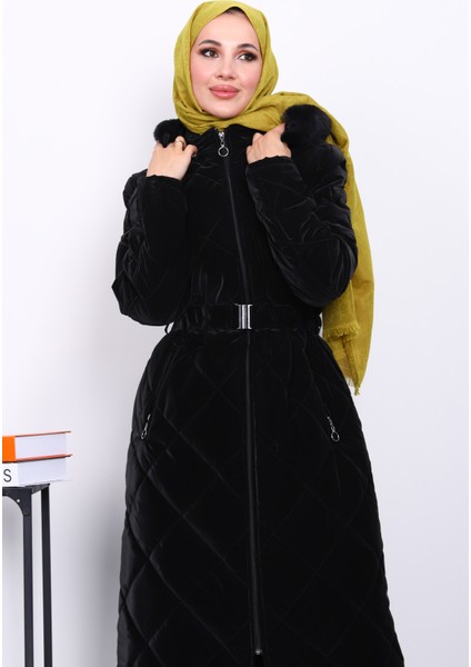 Siyah Kapüşonlu Kapitone Uzun Şişme Mont modelleri