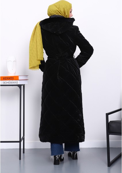 Siyah Kapüşonlu Kapitone Uzun Şişme Mont fırsatları