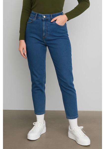 Ara Mavi Kadın Boyfriend Kot Pantolon – Rahat Kesim, Yüksek Bel, Günlük Şehir Şıklığı