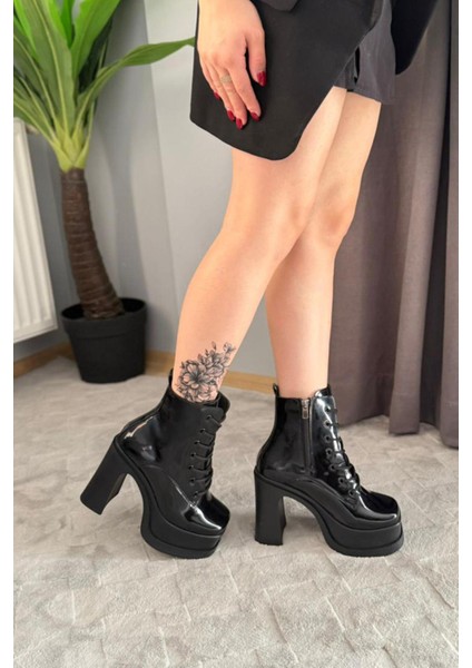 Kadın Simya Siyah Rugan Bağcıklı Detaylı 12 cm Platform Topuklu Fermuarlı Bot
