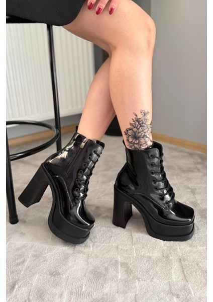 Kadın Simya Siyah Rugan Bağcıklı Detaylı 12 cm Platform Topuklu Fermuarlı Bot indirimleri
