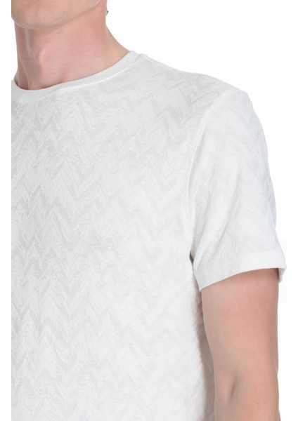 Beyaz Regular Fit Bisiklet Yaka Tişört fırsatları