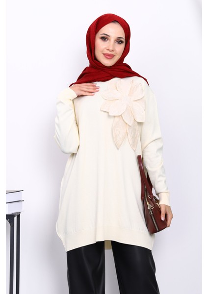 Krem Soğuk İplik Çiçek Detaylı Triko Tunik