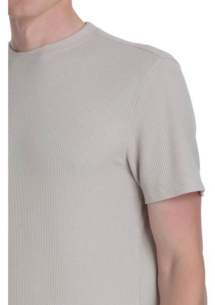 Ekru Regular Fit Bisiklet Yaka Tişört fırsatları