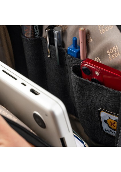 Siyah Kutup Ayısı Desenli Üçgen Laptop & Sırt Çantası