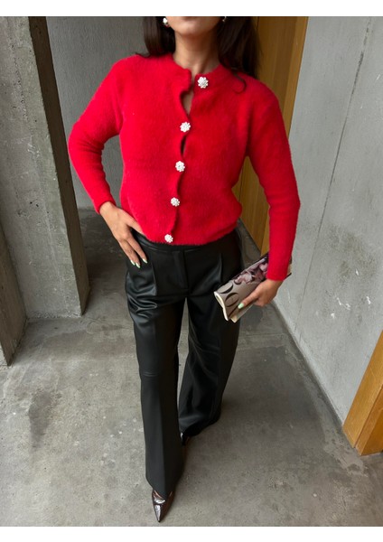Kadın Kırmızı Yumuşak Dokulu Hırka Taşlı Düğme Detaylı 5559