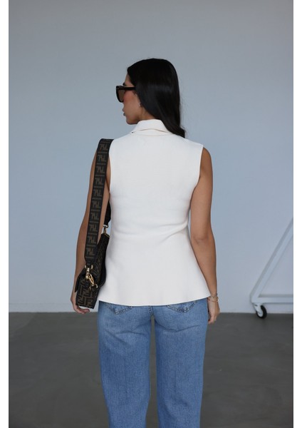 Polo Yaka Gold Düğmeli Yelek fırsatları