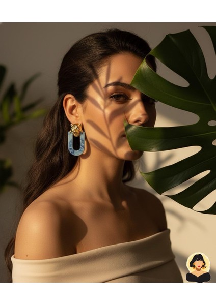 Aslan Başlı Gold Akrilik U Form Sallantılı Küpe