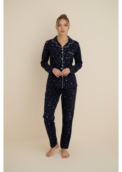 Kadın Gömlek Yaka Önden Düğmeli Saten Biyeli Göğüs Cepli Ince Süet Kışlık Uzun Kol Pijama Takımı
