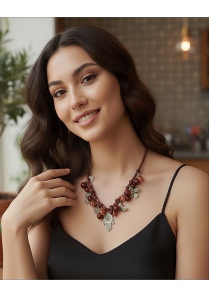 Bohem Tarzı Kırımızı Boncuklu Charm Detaylı Kolye fiyatları