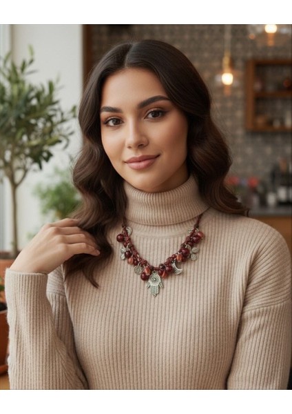 Bohem Tarzı Kırımızı Boncuklu Charm Detaylı Kolye fırsatları