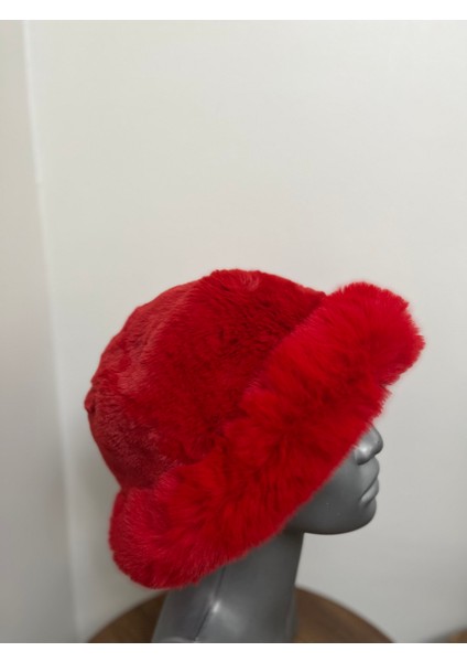 Kırmızı Kadın Kışlık Peluş Şapka – Tesettüre Uygun, Sıcak Tutan (60-62 Cm) modelleri