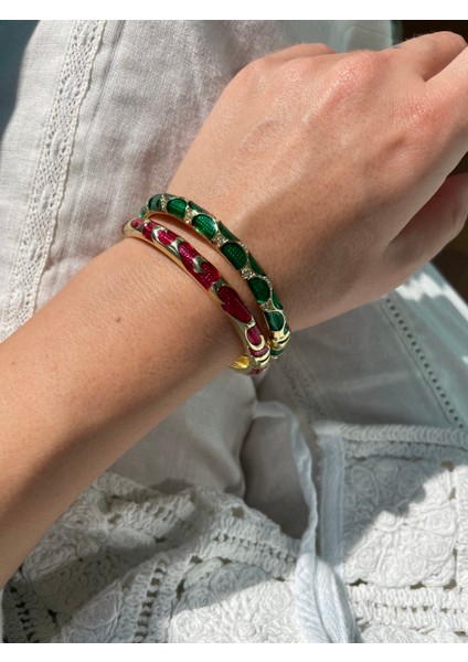 Zümrüt Yeşili Mine Işlemeli Gold Çelik Bileklik modelleri