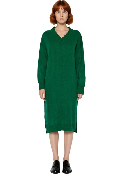 Kadın Triko Elbise Shift Kalıbı Düz Deseni ve V Yaka Tasarımıyla Ilkbahar Sonbahar Kombinlerinin fiyatları