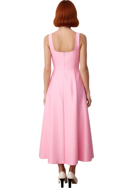 Kadın Şık Gece Elbisesi Skater Siluet Kare Yaka Midi Boy Düz Desen Saten Dokuma Kalın Askılı fiyatları