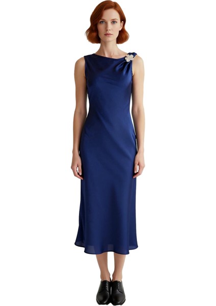 Kadın Şık Asimetrik Yaka Kolsuz A Kesim Polyester Maxi Elbise Zarif Saten Dokusuyla Özel Günler