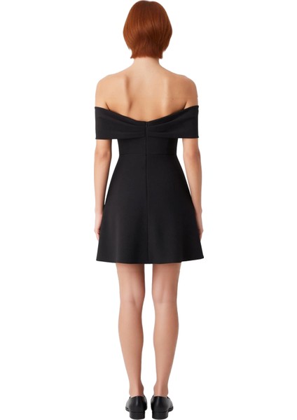 Kadın Skater Kalıp Elbise Modern Carmen Yaka Düşük Kol Taş Aksesuar Detaylı Kokteyl Elbisesi fiyatları