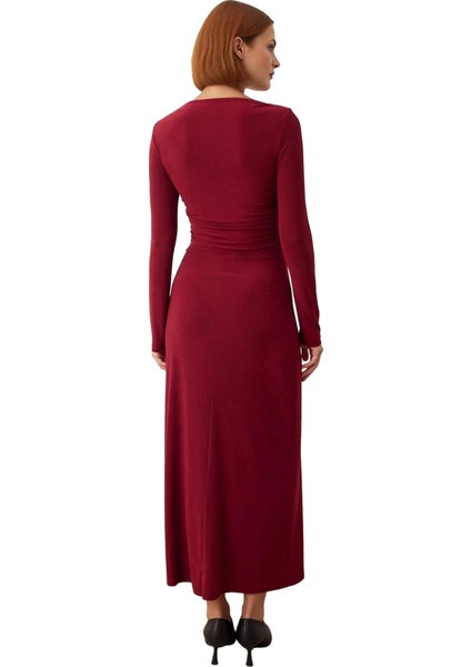 Kadın Zarif Kayık Yaka Bodycon Midi Elbise Uzun Kollu Esnek Örme Kumaş Drape Detaylı Şık Görünüm modelleri