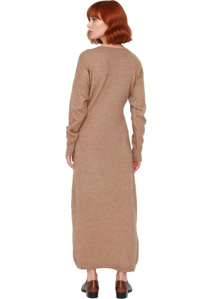 Kadın Kruvaze Yaka Triko Elbise Midi Boy Düz Desenli Düşük Kollu Kuşak Bağlama Detaylı Kışlık modelleri