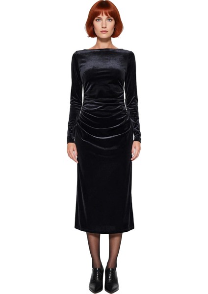 Kadın Şık Kayık Yaka Siyah Kadife Midi Elbise Uzun Kollu Büzgülü Bodycon Kış Mevsimi Özel Davet