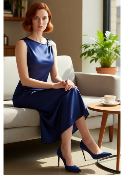 Kadın Kolsuz Asimetrik Yaka Maxi Abiye Elbise A Kesim Saten Dokuma Ince Tasarımıyla Gece Şıklığı.