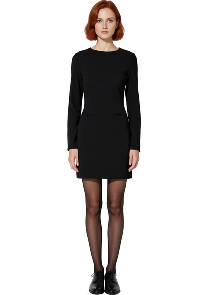 Kadınlara Özel Bisiklet Yaka Bodycon Silüet Mini Elbise Şık ve Konforlu Standart Kol Detaylı Kışlık