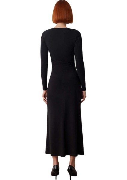 Kadın Zarif Kayık Yaka Bodycon Midi Elbise Uzun Kollu Esnek Örme Kumaş Drape Detaylı Şık Görünüm modelleri