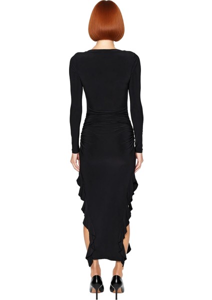 Kadın Fırfırlı Etekli Kayık Yaka Uzun Kollu Örme Maxi Elbise Şık ve Modern Gündüz Gece Kombin modelleri