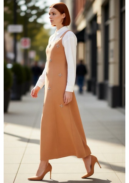 Kadın Maksi Boy Kare Yaka Dokuma Jile Elbise Şık Taş Işlemeleriyle Günlük Tarzınıza Elegans fırsatları