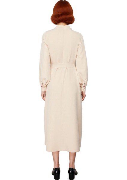 Kadın Dik Yaka Balon Kollu Kuşaklı Düz Dokuma A Kesim Maxi Elbise Rahatlığı Zarafetle Birleştiriyor fiyatları