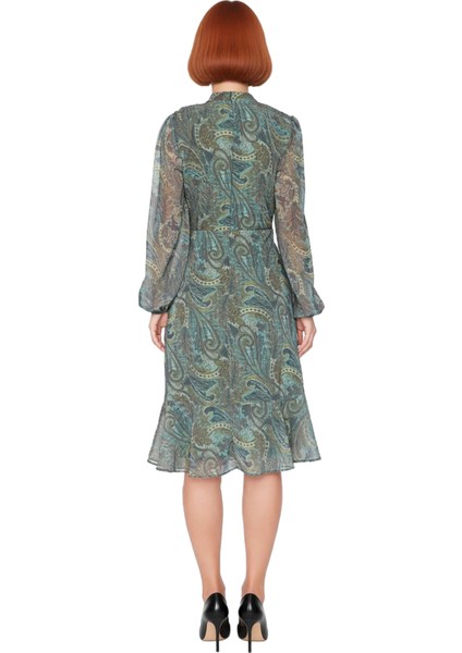 Kadın Dik Yaka Şal Desenli Şifon Midi Elbise Uzun Balon Kollu Astarlı Volanlı A Kesim Kaliteli modelleri