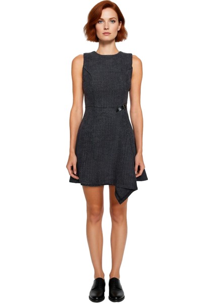 Kadın Şık A Kesim Dokuma Kumaş Asimetrik Mini Elbise Bisiklet Yaka Kolsuz Bel Detaylı Kışlık