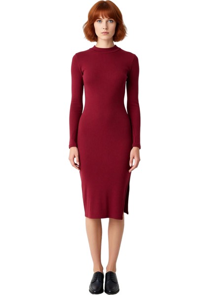 Kadın Düz Desen Dik Yaka Uzun Kollu Bodycon Midi Elbise Yırtmaç Detayı ile Modern Bir Dokunuş