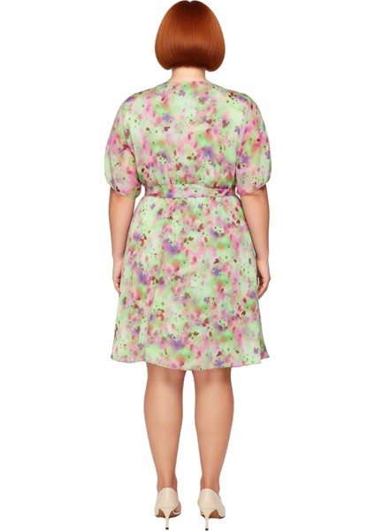 Kadın Büyük Beden Kısa Boy Çiçek Desenli Şifon Elbise V Yaka Melek Kol Kuşaklı Yazlık Şıklık modelleri