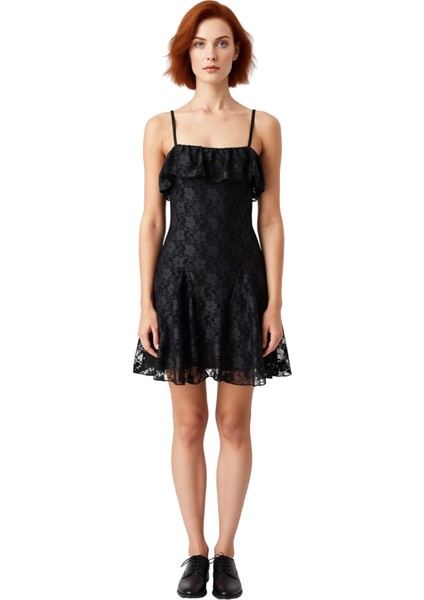 Kadın Skater Kesim Dantel Mini Elbise Askılı Straplez Detaylı Yazlık Şık ve Zarif Görünüm Kaliteli