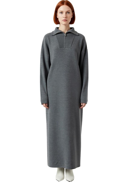 Kadın Gri Rahat Kesim Maxi Triko Elbise Fermuar Detaylı Dik Yaka Kışlık Günlük Stil Seçimi