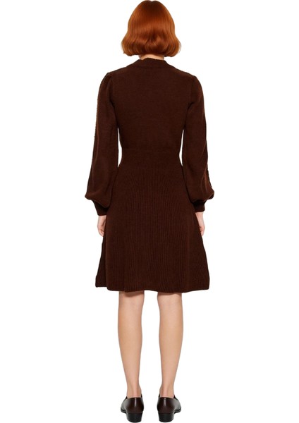 Kadınlar Için Kışlık Bej Rengi Dik Yaka Balon Kol A Kesim Akrilik Triko Mini Elbise Zarafeti. modelleri