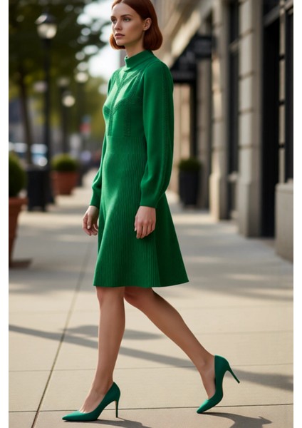 Kadınlar Için Bej Rengi A Kesim Balon Kol Dik Yaka Akrilik Triko Mini Elbise Kış Kombinleri.