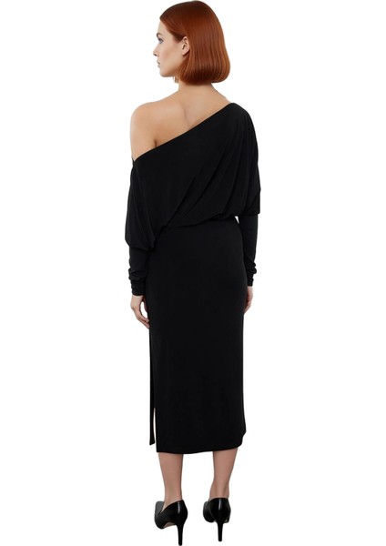 Kadın Bodycon Kalıp Düz Asimetrik Yaka Düşük Uzun Kol Yırtmaç Detaylı Şık Midi Örme Elbise Kış fırsatları