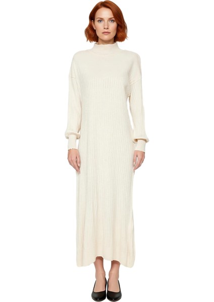 Kadın Düz Desen Dik Yaka Düşük Kol Maxi Triko Elbise Şık Shift Kalıbıyla Kışlık Konfor Sunar modelleri