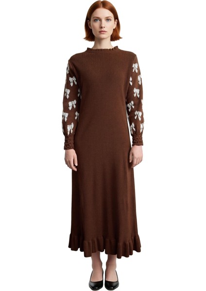 Kadın Bodycon Kesim Triko Maxi Elbise Kurdele Desenli Eteği Fırfırlı Kışlık Şık ve Rahat Giyim modelleri