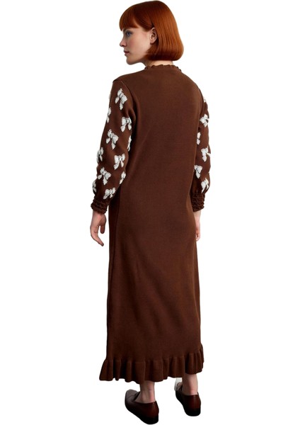 Kadın Bodycon Kesim Triko Maxi Elbise Kurdele Desenli Eteği Fırfırlı Kışlık Şık ve Rahat Giyim fırsatları