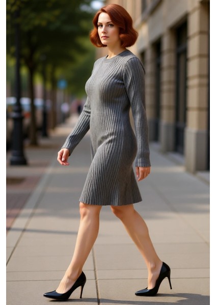 Kadın Bodycon Kalıp Düz Desen Uzun Kollu Gri Triko Mini Elbise Kış Mevsimi Için Şık Bir Seçenek