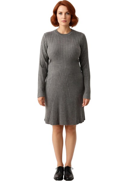 Kadın Bodycon Kalıp Düz Desen Uzun Kollu Gri Triko Mini Elbise Kış Mevsimi Için Şık Bir Seçenek modelleri