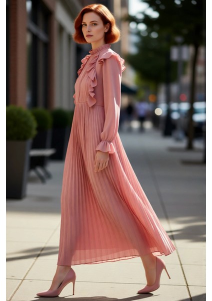 Kadın Piliseli Maxi Elbise Dik Yaka Balon Kol Tasarımıyla Şık Ortamlara Özel Zarafet Sunar