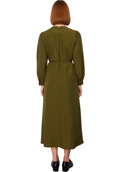 Kadın A Line Kesim Düz Desen Bisiklet Yaka Uzun Kollu Maxi Boy Kuşaklı Rahat ve Şık Dokuma Elbise fırsatları